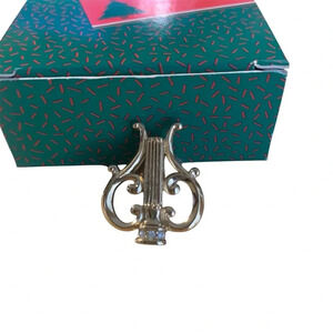 Avon vintage musical pin harp goldtone NIB